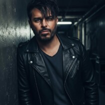 Santiago Cortes – International DJ and Music Producer based in Switzerland. Official 2025 press photo. Santiago Cortes DJ and music producer official press photo 2025